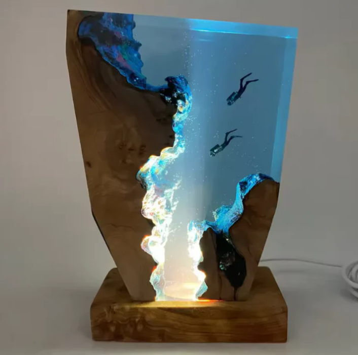 Lampa z żywicy z motywem nurka