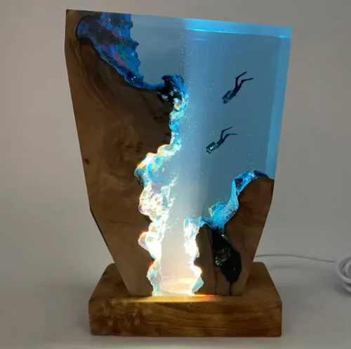 Lampa z żywicy z motywem nurka